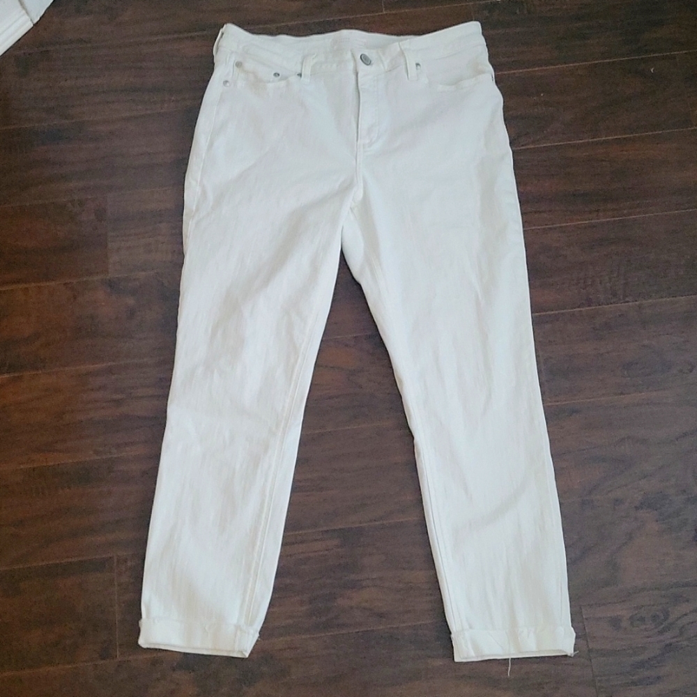 White skinny jeans